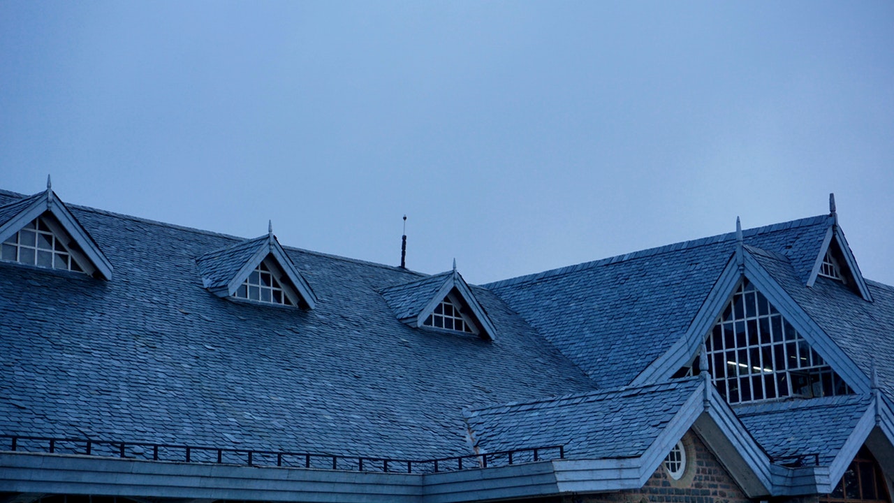 Roofing Tips to Enhance Your Home’s Curb Appeal